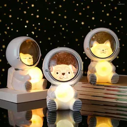 Nattljus harts astronautlampor Led Light Söta Spaceman Lamp födelsedagspresent till hem vardagsrum skrivbordsdekoration ornament