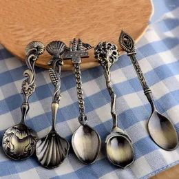 Dinnerware Sets 5pcs Vintage Spoons Fork Mini Royal Style Metal Carved Coffee Fruit Prikkers Dessert Kitchen Tool Teaspoon 1set