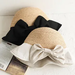 Breda randen hattar stil naturlig raffia halm bomull linnet hink hatt lady sommarback båge kort solskade sol koreansk mode fedora