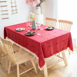 طاولة قطعة قماش حمراء مفرش المائدة المربع مربع من الكتان شرابة شرابة مطرزة على حفل عشاء كبير منقو