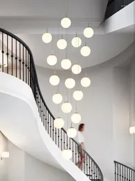 Hängslampor trappor modern nordisk ljuskrona loft duplex vardagsrum el lobby lång heminredning belysning