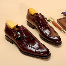 Klänningskor 2022 Klassiska affärer Flat Men Leather Designer Formella herrar loafers Valentine gåvor Chaussure Homme