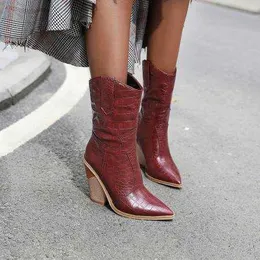 Stiefel Neue klassische bestickte Western Cowboy für Frauen Leder Cowgirl High Heels Schuhe mittlere Wade Frau T221010