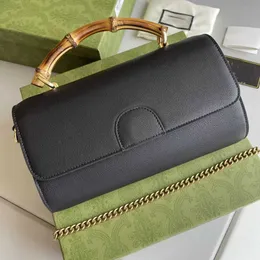 2022SS Großhandel Top-Luxus-Designer-maßgeschneiderte Tasche Hochwertiges Leder Flip-Wallet Multifunktionaler Bambusgriff Einfache städtische Frauen Metall