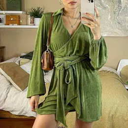 Casual Dresses Women's 2022 Autumn and Winter Solid Color Stitching Sexig hög midja Lapel Belt Lace Lantern långärmad kort klänning