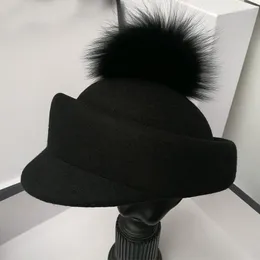 Beralar Siyah Bere Kadın Hat Fascinator Gerçek Kürk Top Yün Kapağı Kızlar İçin Lady Yetişkin Günlük Sıcak Kış Kalitesi Pillbox Hatberets