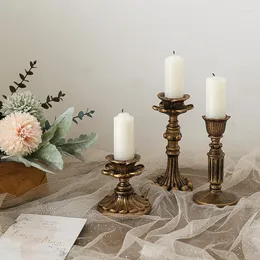 Świecane uchwyty Lekkie luksusowe uchwyt Nordic Retro romantyczny stół jadalny Candlelight Dinner Props Strona główna Proste współczesne ozdoby dekoracyjne