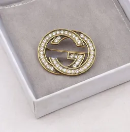 23ss Moda Marca Designer Broches com Letra G 18K Banhado a Ouro Alfinete de Terno Pequeno Vento Doce Jóias Acessórios Presente para Festa de Casamento