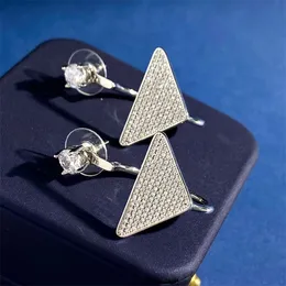 Brincos de designer Stud Stud Luxurys Designers Brincos Carta do triângulo invertido Aço inoxidável de aço geométrico de zircão de pedra Roletria de cristal de pedra para mulheres