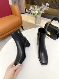 Womens Boots كامل الحبوب الممتازة بطانة داخلية بطانة الحملات ذات الحملات المربعة Square Square Square 35-41