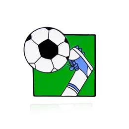 Модные футбольные спортивные эмалевые булавки играют в футбол для мальчика спортивные зеленые бруши на заказ