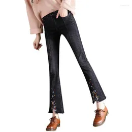 Jeans femininos 2022 Mulheres de primavera Flue Pants Black Bootcut Push Up Alta cintura femme Bordado tornozelo Comprimento