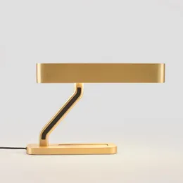 Lâmpadas de mesa Modern Gold Metal Metal Luz de estar de cabeceira de cama Lâmpada de mesa de mesa Lâmpada de lâmpada LED Suspensão TA262