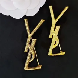 Special Design Letter Brooch with Stamp Women Men Letters Brooches Suit Lapel Pin Fashion Jewelry