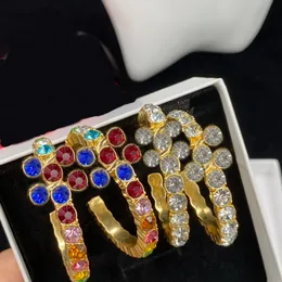 Brincos novos projetados para mulheres Studs Letras G D Cristal colorido Pingentes de diamantes Banhado a ouro 18K Anti-alérgico Clipe de orelha feminino Designer de joias DD -- 02