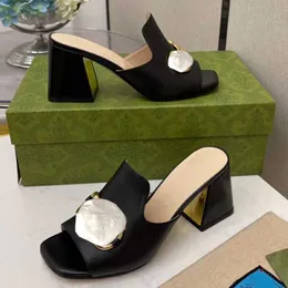 Letnie sandały damskie proste modne sandały i kapcie wróżka wygodne z wystającym palcem rzymskie szpilki markowe buty damskie