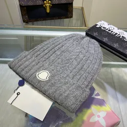 Stilista di moda cappello lavorato a maglia lettera pullover berretto caldo cappelli freddi personalità Yuppie berretti freddi uomini e donne