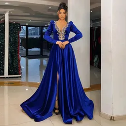 Satin Modern Royal Blue Prom Party Dresses Sheer Pärled Neck Longeple Plus Size Fornt Split Formell Evening Evening Ocn Bowns For African Women Robe de Soiree