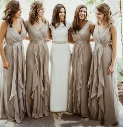 2023 Vestidos de dama de honra cinza comprimento do chão Chiffon babados em camadas em V tiras de pescoço de pescoço personalizado Mermaid Madd of Honor Vestido Country Wedding Wear