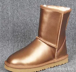 2022 أحذية الثلوج النساء الأحذية الكلاسيكية U5825 قصيرة الدفء مع بطاقة حقيبة الغبار العلامة حار بيع Aus سيدة فتاة النساء