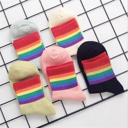 Skarpetki dla kobiet 2022 Ins Spring Rainbow Summer Bawełna Kolorowa pasiastka HARAJUKU Girl Standard Streetwear Krótka żeńska meia