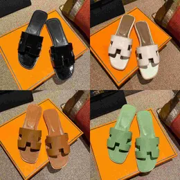 Luxe Oran Sandal Women Slippers Khaki Slides Fashion Sandels براءة اختراع جلدية جلدية