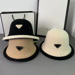 Home Textile Wide Brim Hats Luxury Designer Woman Summer Jacquem Le Bob Artichaut Bucket Hat Metal Logo Inner Brand LabelWide