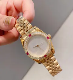 Lyxkvinnor R￶d ￤delstenklockor Rose White Dial Zircon Quartz Watch Geometric Ruby Wristwatch Kvinna Rostfritt st￥l Klocka Vattent￤t