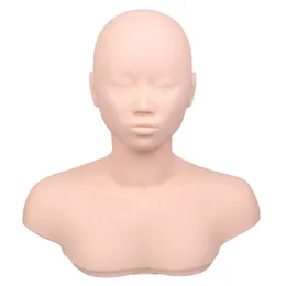 Man mannekinhuvud med axelmodell ansikte tv￤tt av hudhantering sk￶nhetssalong