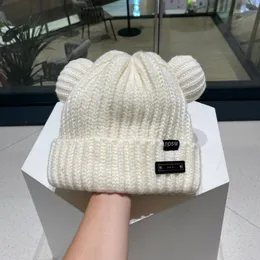 Luxury Winter Sticked Hats Designers For Women 2 Colors Sweethearts Lovely Bear Ear Cap Fited Hat Håll varma tillbehör P22101907