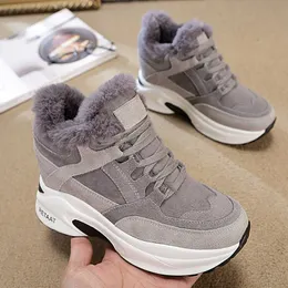 Andra skor kvinnors sneakers vinter varm plysch päls ökar chunky sneakers kvinnliga avslappnade plattformskor kvinna feamle kil sneakers l221020