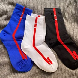 Kadınlar ve Erkekler İçin Pamuk Çorap 2022 Yeni Moda Sonbahar Kış Sıcak Pamuklu Bayanlar Erkek Mektup Baskılı Sokak Giyim Sporları Uzun Çorap Çorapları