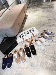 Дизайнерская пара бриллиантовая повседневная обувь Silver Ladies Sneakers Gold Men New Brand Flat Shoes Black White Fashion Sneaker Box Размер 35-45