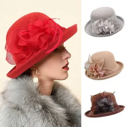 Gorro/crânio tampas 2021 mulheres lã quente flores felpadas chapéu de mulher larga chapéu outono inverno nobre elegante garotas de moda de moda decoração t221013