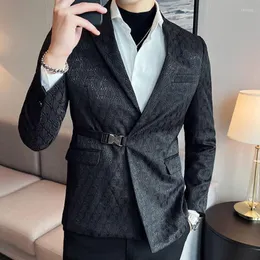 Herrdräkter 2022 svart bälte spänne blazer män lyx elegant homme bröllop affärsklänning social geometrisk jacquard mönsterjacka