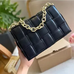 Omuz çantaları moda kadın çanta gerçek deri çapraz gövde çanta düz örgü zincirleri düğmesi sıralı yumuşak kapitone tek satchel çanta