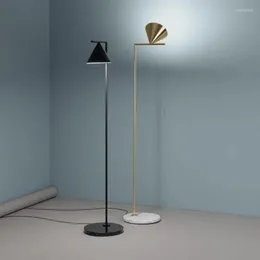 Lampy podłogowe Nowoczesne minimalistyczna marmurowa baza Lampa stojąca obrotowy uchwyt kutego żelaza E27 LED do sypialni studiowanie jadalni