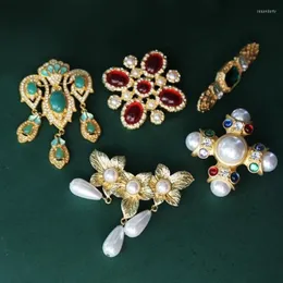 Broschen Simulierte Perle Kreuz Für Frauen Farbe Große Mode Pins Barock Stil Zubehör Mantel Schmuck Geschenk