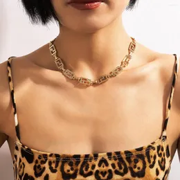Cara Retro Hollow Out Colar curto para mulheres colares de cadeia única da moda Chokers Neckalce Gold Silver