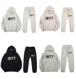 Klasikler Tasarımcı Hoodies Sweater Erkekler Kadın Moda Sokak Giyim Külot Sweatshirt Gevşek Essentail Hoodie Çift Üst Giyim Tayt Seti Çift 1977 A4