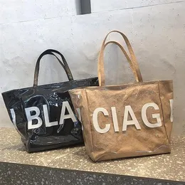 Bolsas de noite Carta de PVC para mulheres 2021 Mensageiro de moda de grande capacidade Kraft Paper Beach Bag Travel271m