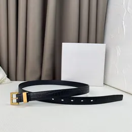 Cintura da donna in pelle nera Cintura quadrata con fibbia in metallo dorato Cinture in rilievo di coccodrillo Cintura skinny alla moda