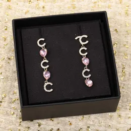 2022 Orecchini pendenti con ciondolo di qualità di lusso con design in cristallo rosa a forma di cuore e perline di conchiglia naturale con timbro a scatola PS3428A