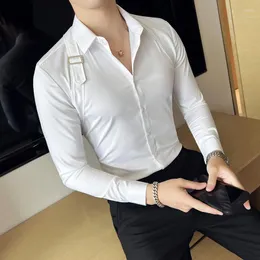 Camisas casuais masculinas Strap Decoração para homens de manga longa Slim Black Branco Negócio Vestido Social Streetwear Chemise Homme