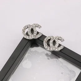 Simples 18k Gold Bated 925 Silver Luxury Brand Designers Letters Stud geométrico famosos mulheres redondas de cristal strass shretring jewerlry Gifts Gifts 19style