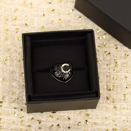 2022 Luxury quality heart shape charm brooch with black color in 18k gold plated have box stamp PS3447A