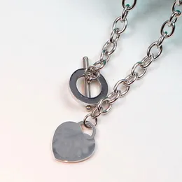 Collana di bracciale rigido a forma di cuore di design di lusso Collana di gioielli da donna di moda classica originale Regalo di San Valentino per la vendita all'ingrosso di accessori per la fidanzata