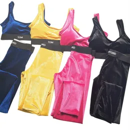 Roupas femininas de ioga Designers de moda de luxo agasalho de veludo dourado cor sólida suspensórios multicoloridos terno de ginástica sutiãs top e calças compridas conjuntos de letras estampadas roupas esportivas