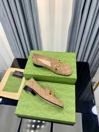 Zapatos de vestir de piel de vaca con hebilla de Metal, zapatos náuticos planos, zapatos de diseñador informales con letras de cuero para mujer, mocasines árabes Trample Lazy