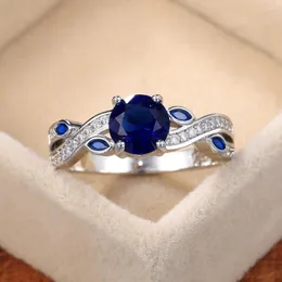 Anéis de casamento Luxury Silver Color Round Cut Gems Blue Stone Stone Feminino Ring para Cocktail Party Crystal Jewelry Lover Gifts
